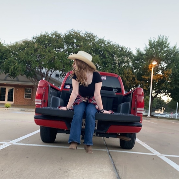 Meet your Posher, Tara - Picture 1 of 1